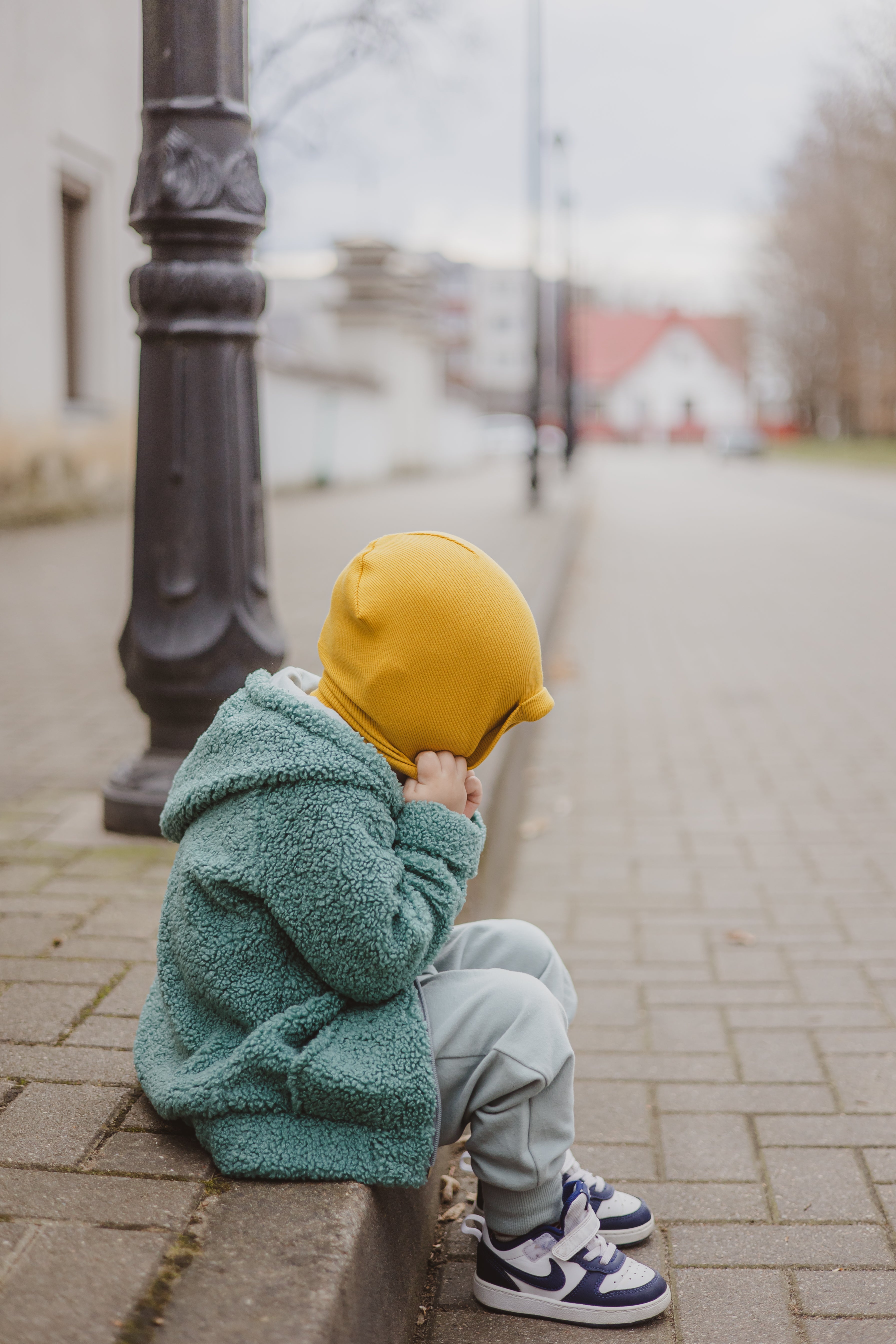 Olive Teddy jacket with pockets, yellow hat